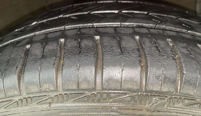 2015 Hyundai Grand i10 ASTA AT 1.2 KAPPA VTVT, Petrol, Automatic, 63,593 km, Right Front Tyre Tread