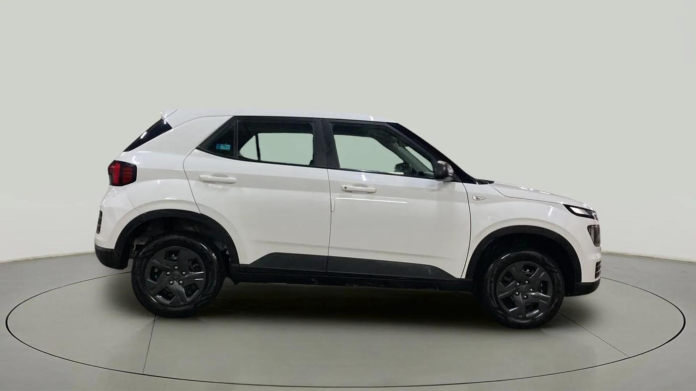 2023 Hyundai VENUE E (O) 1.2 , Petrol, Manual, 15,583 km, Right Side View