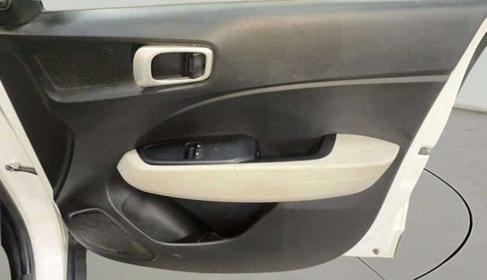 2023 Hyundai VENUE E (O) 1.2 , Petrol, Manual, 15,543 km, Driver Side Door Panels Control