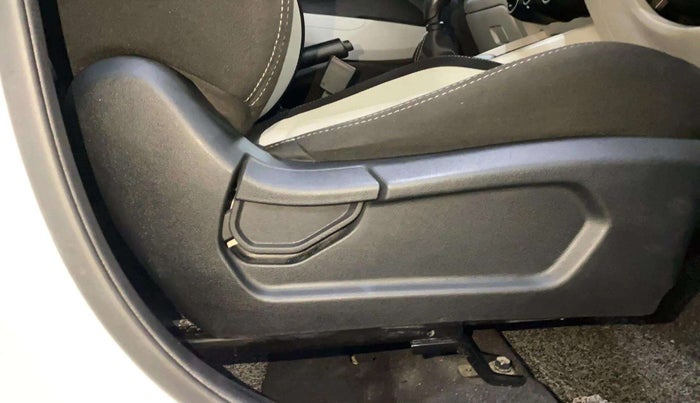 2023 Hyundai VENUE E (O) 1.2 , Petrol, Manual, 15,543 km, Driver Side Adjustment Panel