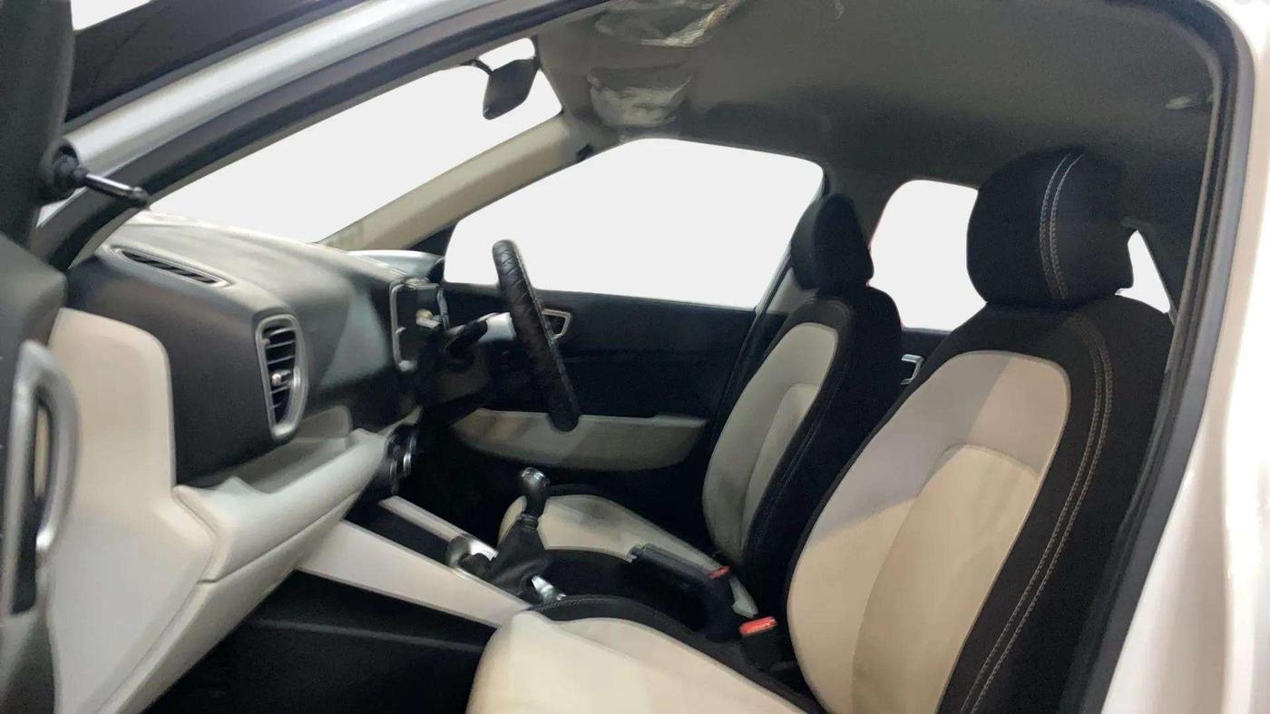 2023 Hyundai VENUE E (O) 1.2 , Petrol, Manual, 15,583 km, Right Side Front Door Cabin