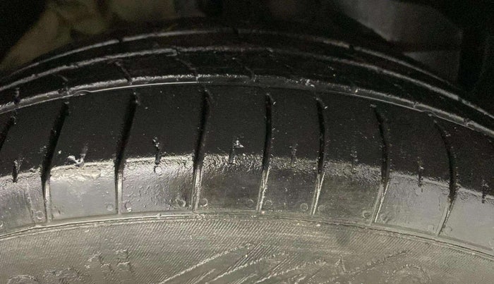 2020 MG HECTOR PLUS SHARP 1.5 PETROL TURBO CVT 6-STR, Petrol, Automatic, 75,932 km, Right Front Tyre Tread