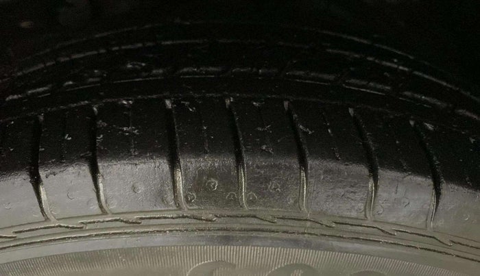 2020 MG HECTOR PLUS SHARP 1.5 PETROL TURBO CVT 6-STR, Petrol, Automatic, 75,932 km, Left Front Tyre Tread