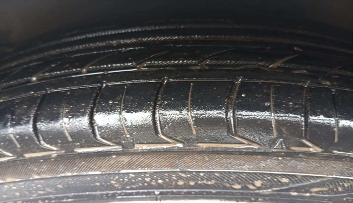 2016 Maruti Celerio ZXI (O), Petrol, Manual, 53,857 km, Left Front Tyre Tread