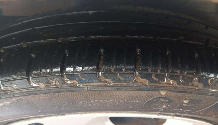 2016 Maruti Celerio ZXI (O), Petrol, Manual, 53,857 km, Right Rear Tyre Tread