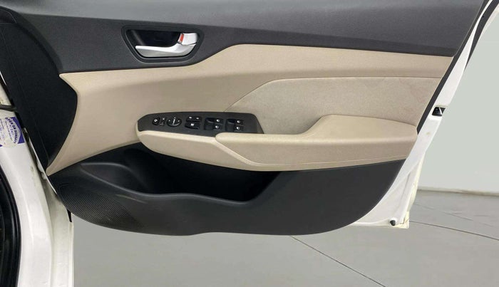 2018 Hyundai Verna 1.6 VTVT SX, Petrol, Manual, 87,527 km, Driver Side Door Panels Control