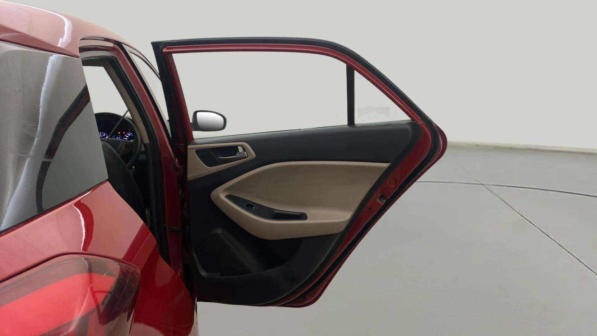 RHS-Rear-Door-Open-33