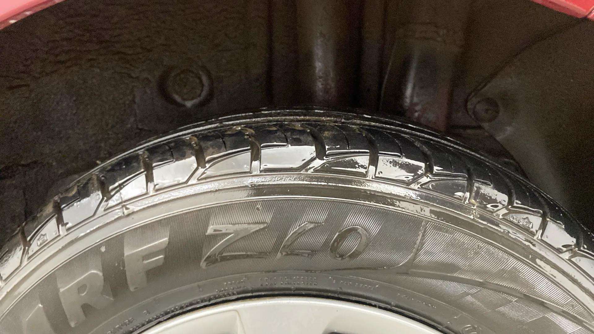 LHS-Rear-Tyre-Tread-21