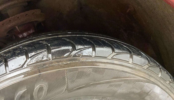2016 Hyundai Elite i20 MAGNA 1.2, Petrol, Manual, 68,133 km, Left Front Tyre Tread