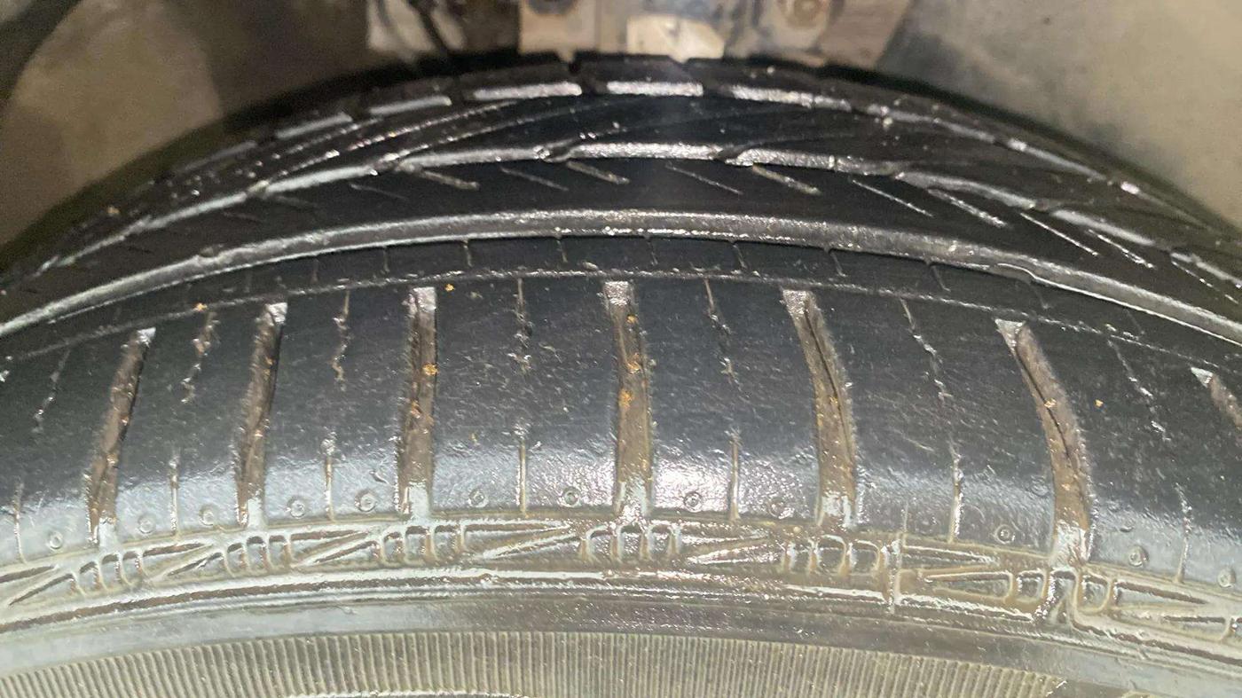 2016 Volkswagen Vento COMFORTLINE 1.2 TSI AT, Petrol, Automatic, 51,014 km, Right Front Tyre Tread