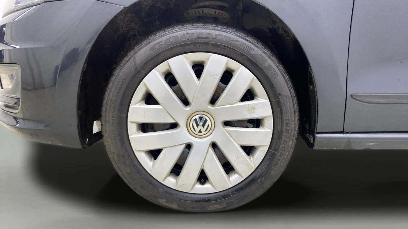 2016 Volkswagen Vento COMFORTLINE 1.2 TSI AT, Petrol, Automatic, 51,014 km, Left Front Wheel