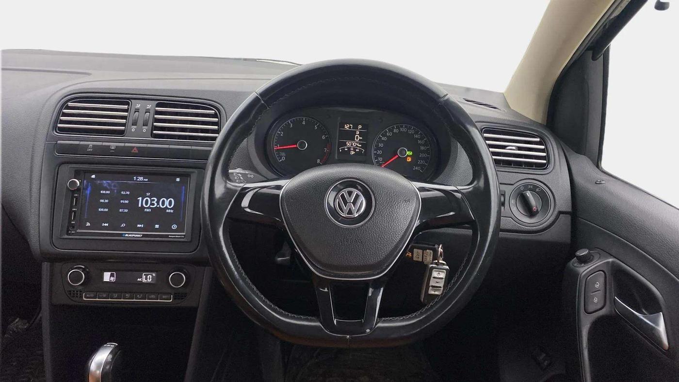 2016 Volkswagen Vento COMFORTLINE 1.2 TSI AT, Petrol, Automatic, 51,014 km, Steering Wheel Close Up