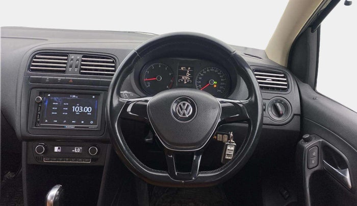 2016 Volkswagen Vento COMFORTLINE 1.2 TSI AT, Petrol, Automatic, 50,672 km, Steering Wheel Close Up