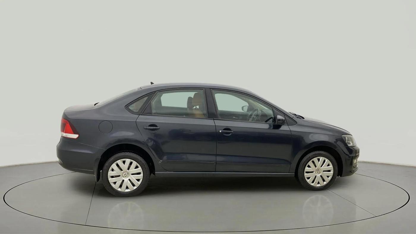 2016 Volkswagen Vento COMFORTLINE 1.2 TSI AT, Petrol, Automatic, 51,014 km, Right Side View