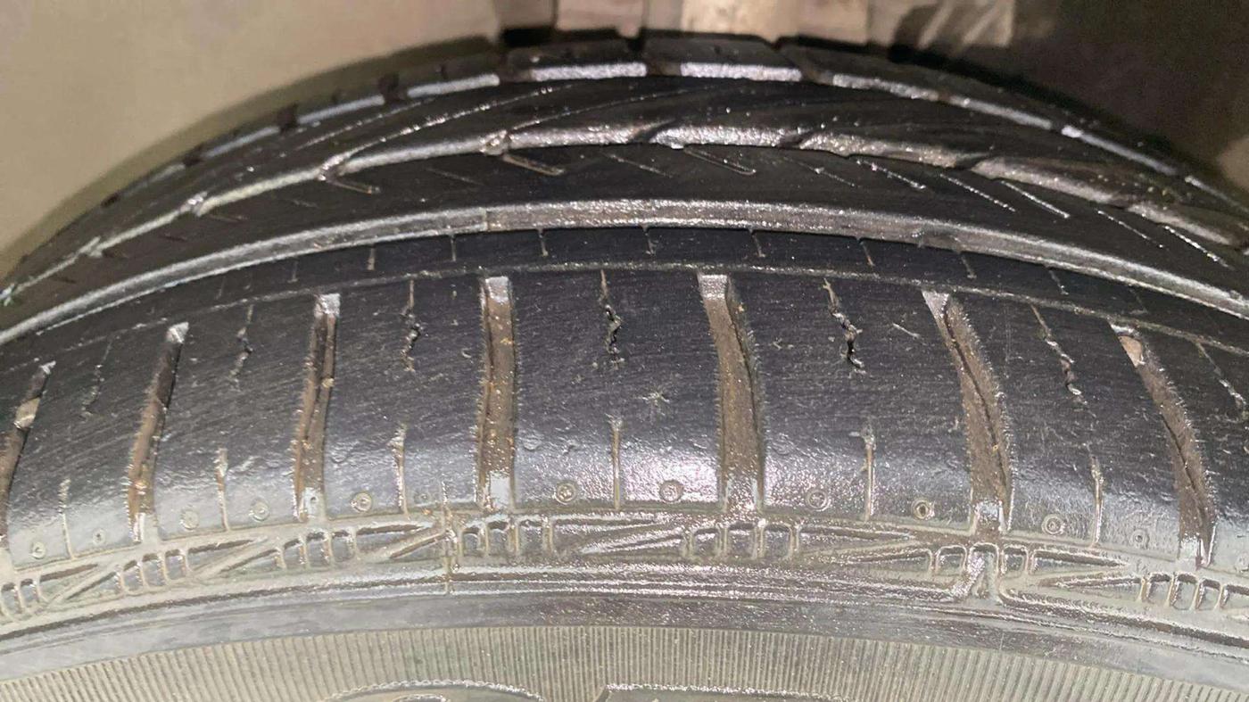 2016 Volkswagen Vento COMFORTLINE 1.2 TSI AT, Petrol, Automatic, 51,014 km, Left Front Tyre Tread