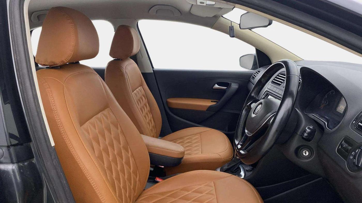2016 Volkswagen Vento COMFORTLINE 1.2 TSI AT, Petrol, Automatic, 51,014 km, Right Side Front Door Cabin