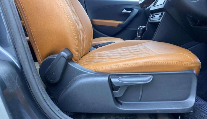 2016 Volkswagen Vento COMFORTLINE 1.2 TSI AT, Petrol, Automatic, 50,672 km, Driver Side Adjustment Panel