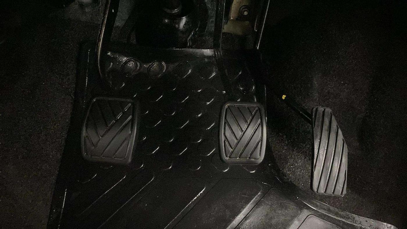 2018 Maruti Wagon R 1.0 VXI, Petrol, Manual, 32,002 km, Pedals