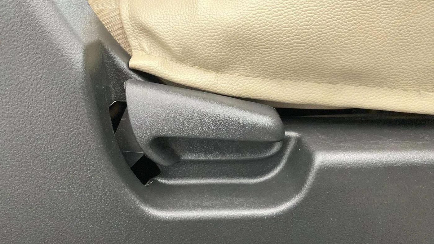 2018 Maruti Wagon R 1.0 VXI, Petrol, Manual, 32,002 km, Driver Side Adjustment Panel