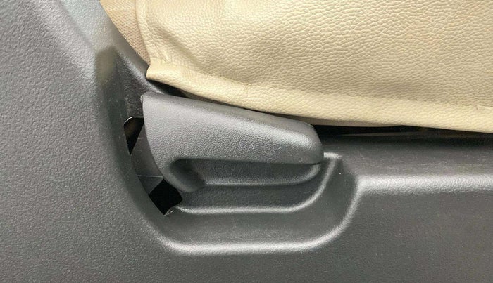 2018 Maruti Wagon R 1.0 VXI, Petrol, Manual, 32,002 km, Driver Side Adjustment Panel