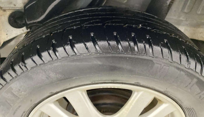 2014 Honda Brio VX MT, Petrol, Manual, 54,104 km, Left Rear Tyre Tread