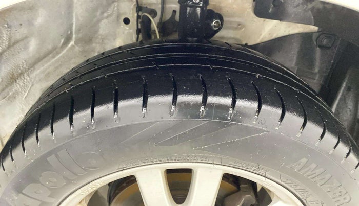 2014 Honda Brio VX MT, Petrol, Manual, 54,104 km, Right Front Tyre Tread