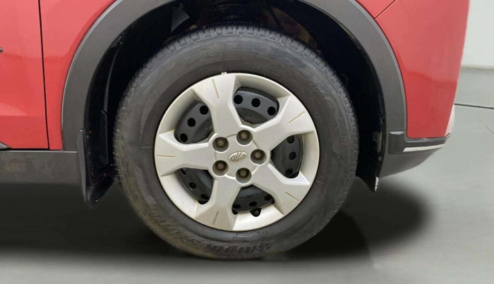 2020 Mahindra XUV300 W6 1.2 PETROL, Petrol, Manual, 40,600 km, Right Front Wheel
