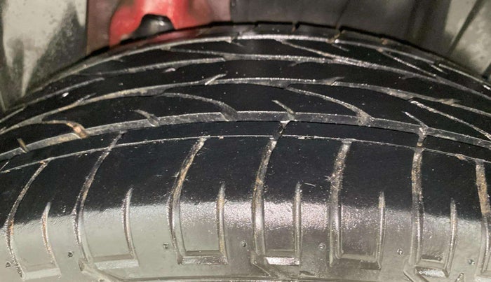 2020 Mahindra XUV300 W6 1.2 PETROL, Petrol, Manual, 40,600 km, Left Rear Tyre Tread