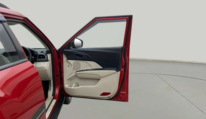2020 Mahindra XUV300 W6 1.2 PETROL, Petrol, Manual, 40,600 km, RHS Front Door