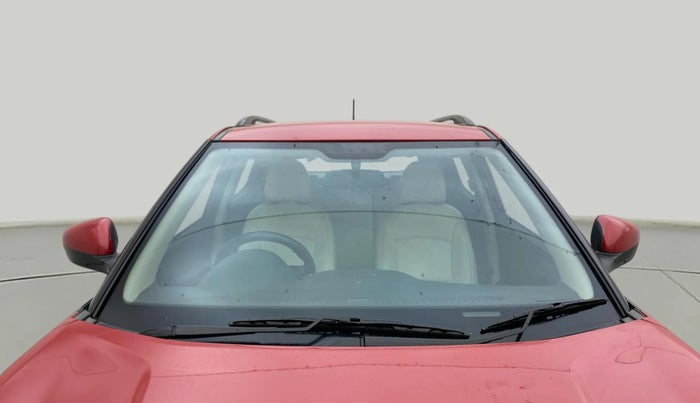 2020 Mahindra XUV300 W6 1.2 PETROL, Petrol, Manual, 40,600 km, Front Windshield