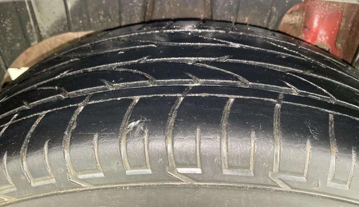 2020 Mahindra XUV300 W6 1.2 PETROL, Petrol, Manual, 40,600 km, Right Rear Tyre Tread