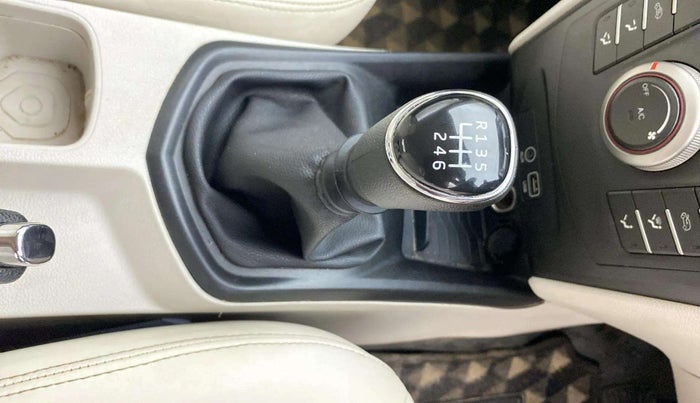 2020 Mahindra XUV300 W6 1.2 PETROL, Petrol, Manual, 40,600 km, Gear Lever