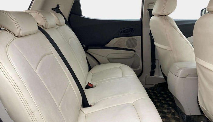 2020 Mahindra XUV300 W6 1.2 PETROL, Petrol, Manual, 40,600 km, Right Side Rear Door Cabin