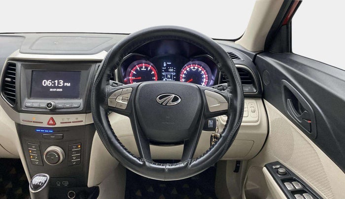 2020 Mahindra XUV300 W6 1.2 PETROL, Petrol, Manual, 40,600 km, Steering Wheel Close Up
