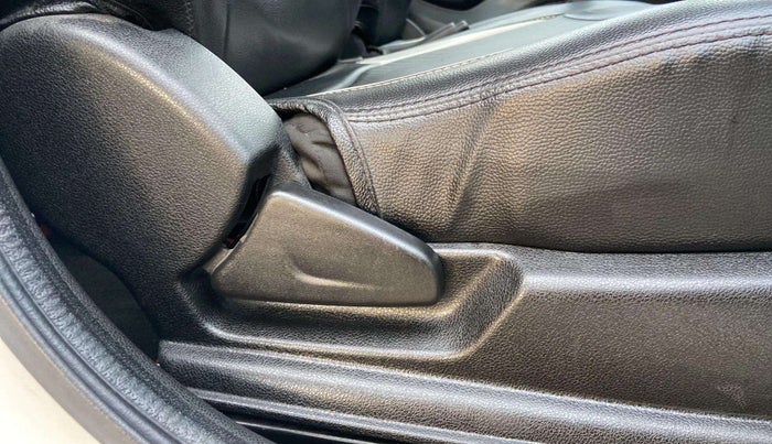 2021 Renault Kwid RXT 1.0 (O), Petrol, Manual, 37,831 km, Driver Side Adjustment Panel
