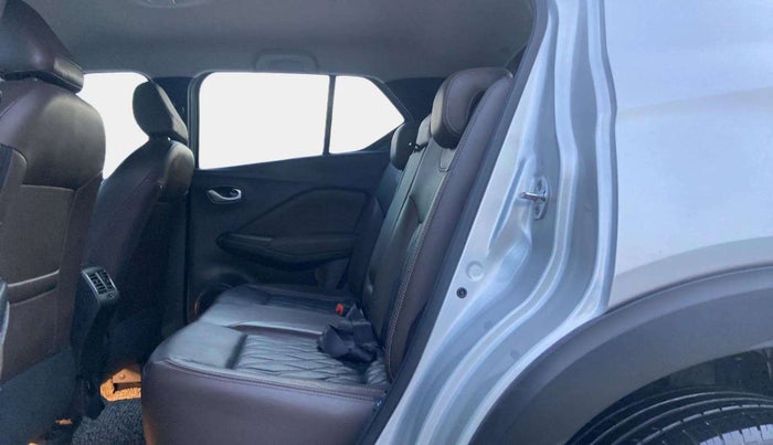 2020 Nissan Kicks XV PREMIUM (O) TURBO 1.3, Petrol, Manual, 25,394 km, Right Side Rear Door Cabin