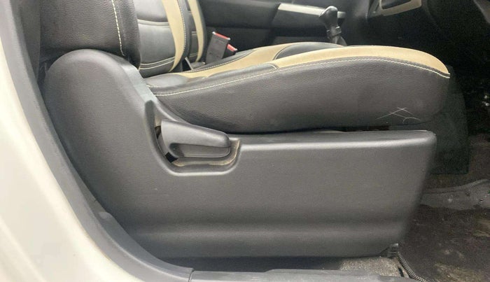 2014 Maruti Wagon R 1.0 LXI, Petrol, Manual, 57,872 km, Driver Side Adjustment Panel