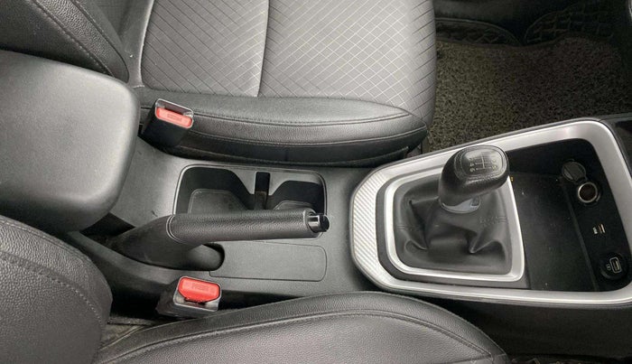2022 KIA SONET HTK 1.5, Diesel, Manual, 50,276 km, Gear Lever