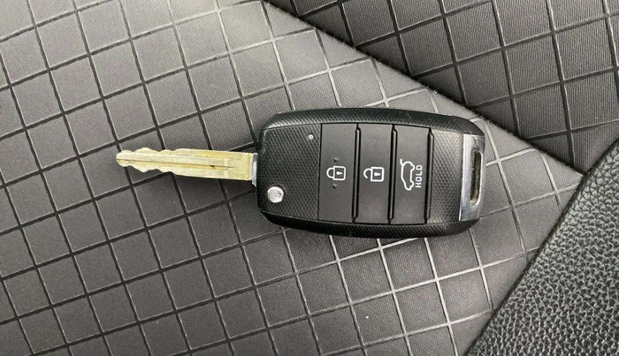 2022 KIA SONET HTK 1.5, Diesel, Manual, 50,276 km, Key Close Up