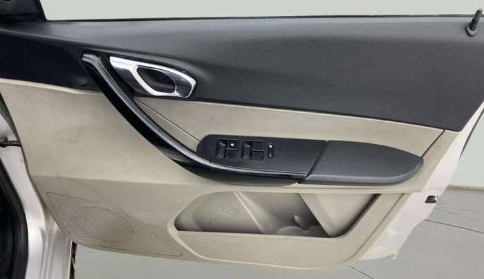 2018 Tata Tiago XZ PETROL, Petrol, Manual, 77,176 km, Driver Side Door Panels Control