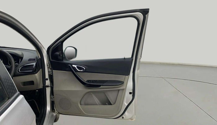 2018 Tata Tiago XZ PETROL, Petrol, Manual, 77,176 km, RHS Front Door