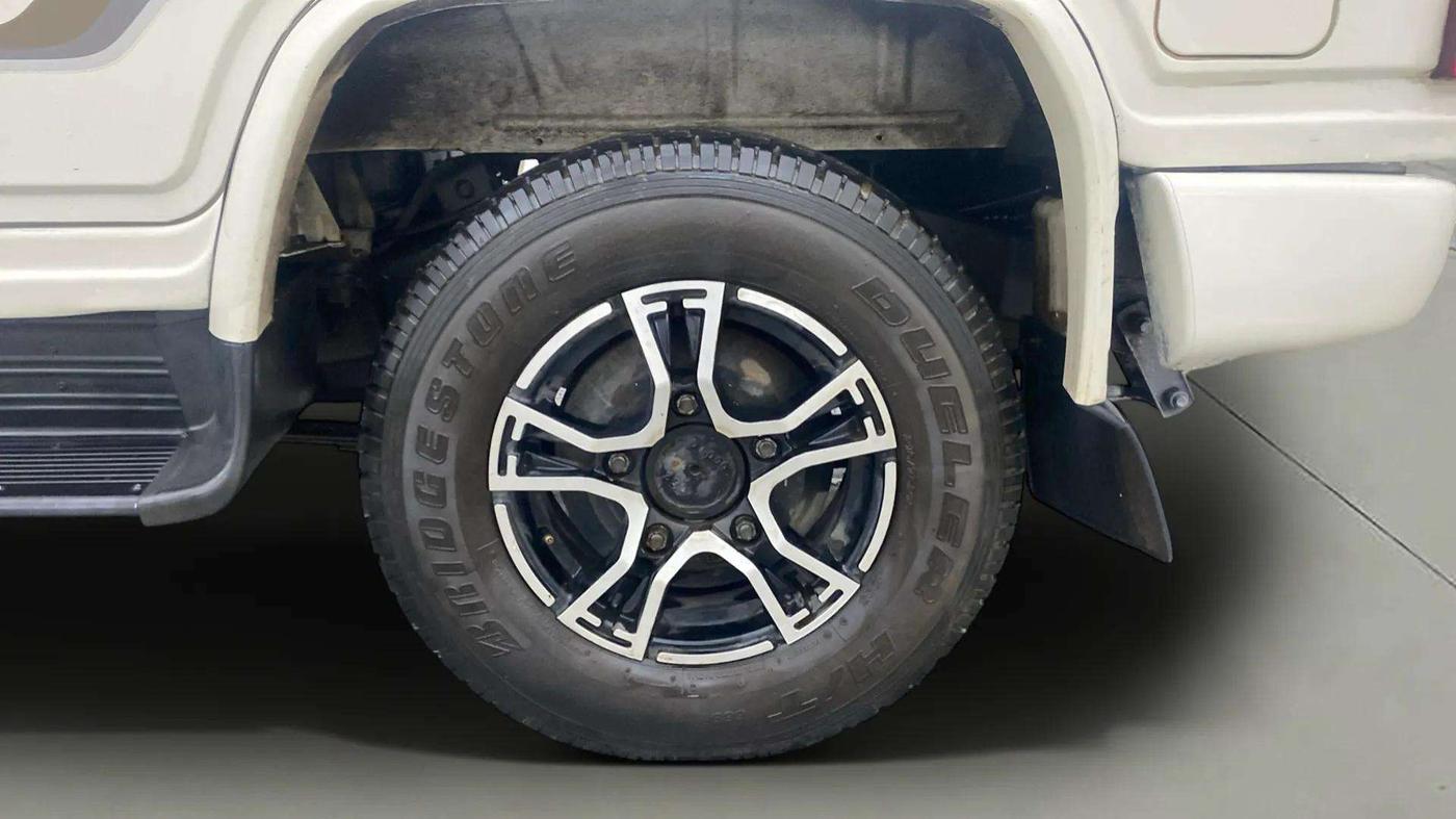 2020 Mahindra Bolero B6 (O), Diesel, Manual, 68,234 km, Left Rear Wheel