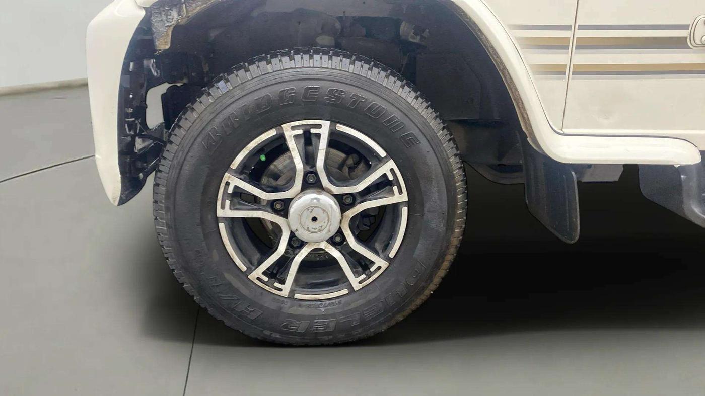 2020 Mahindra Bolero B6 (O), Diesel, Manual, 68,234 km, Left Front Wheel