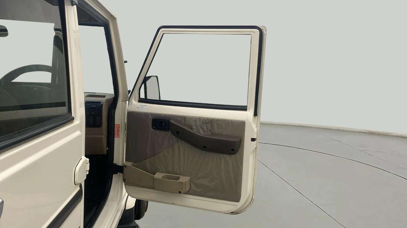 2020 Mahindra Bolero B6 (O), Diesel, Manual, 68,234 km, RHS Front Door