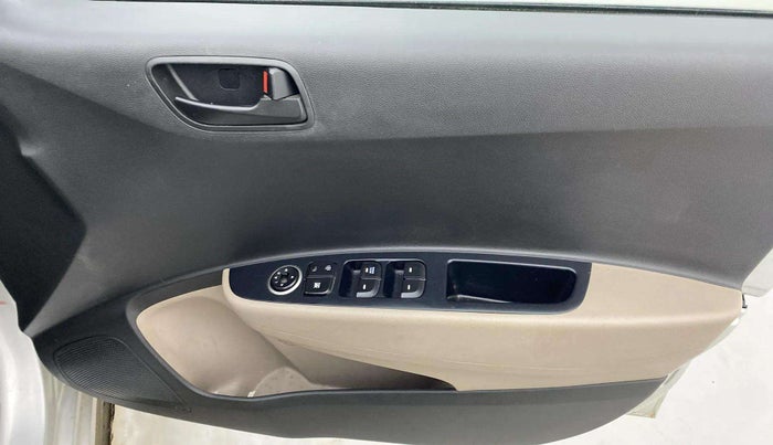 2018 Hyundai Grand i10 MAGNA AT 1.2 KAPPA VTVT, Petrol, Automatic, 47,317 km, Driver Side Door Panels Control