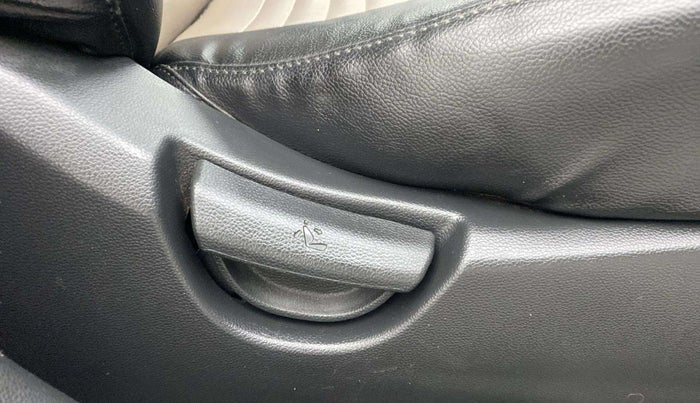 2018 Hyundai Grand i10 MAGNA AT 1.2 KAPPA VTVT, Petrol, Automatic, 47,317 km, Driver Side Adjustment Panel