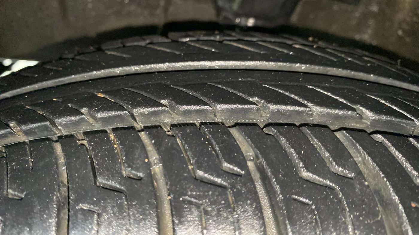 2016 Hyundai i10 SPORTZ 1.1, Petrol, Manual, 50,586 km, Left Front Tyre Tread