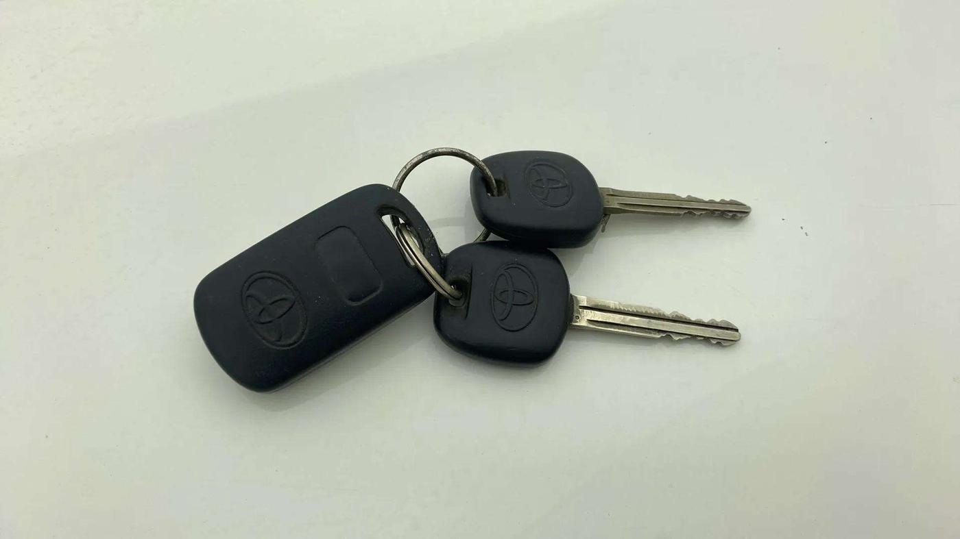 2013 Toyota Etios G, Petrol, Manual, 57,884 km, Key Close Up