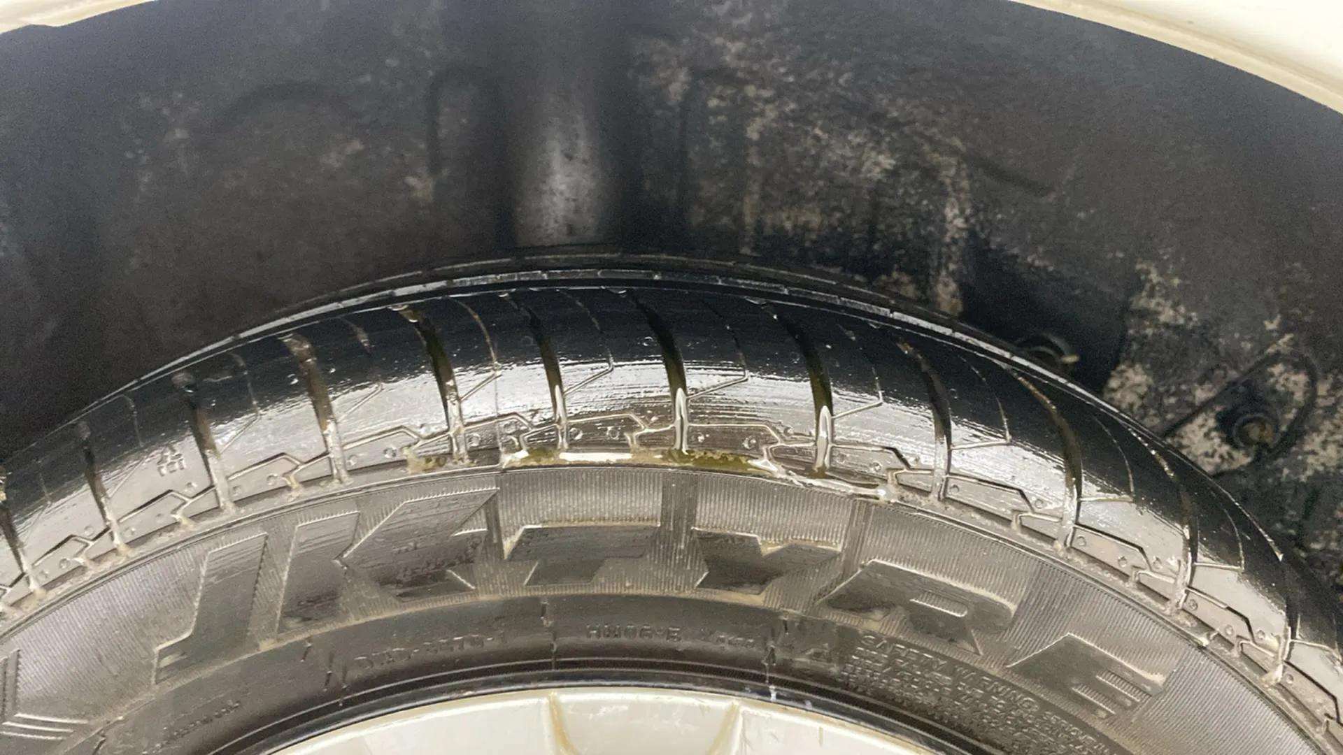 RHS-Rear-Tyre-Tread-19
