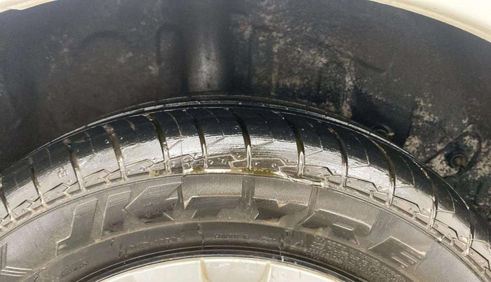 2013 Toyota Etios G, Petrol, Manual, 57,884 km, Right Rear Tyre Tread